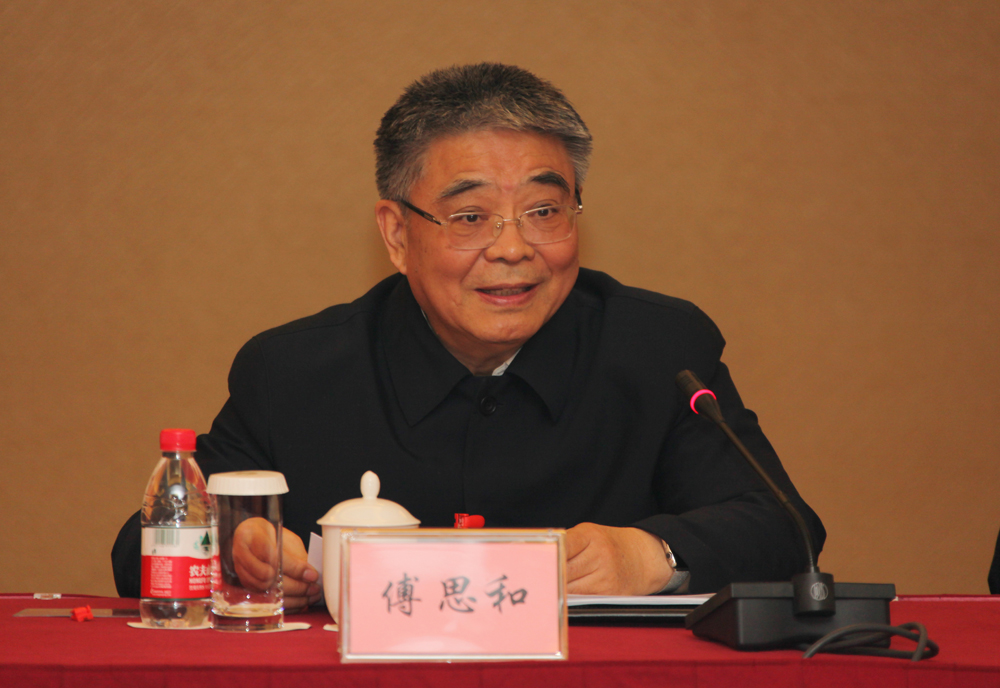 中国志愿服务联合会副会长傅思和主持会议