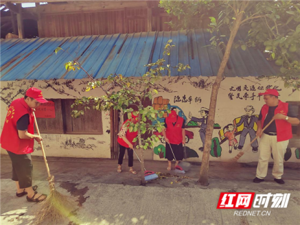 湖南怀化：建设美丽苗乡，志愿者在行动