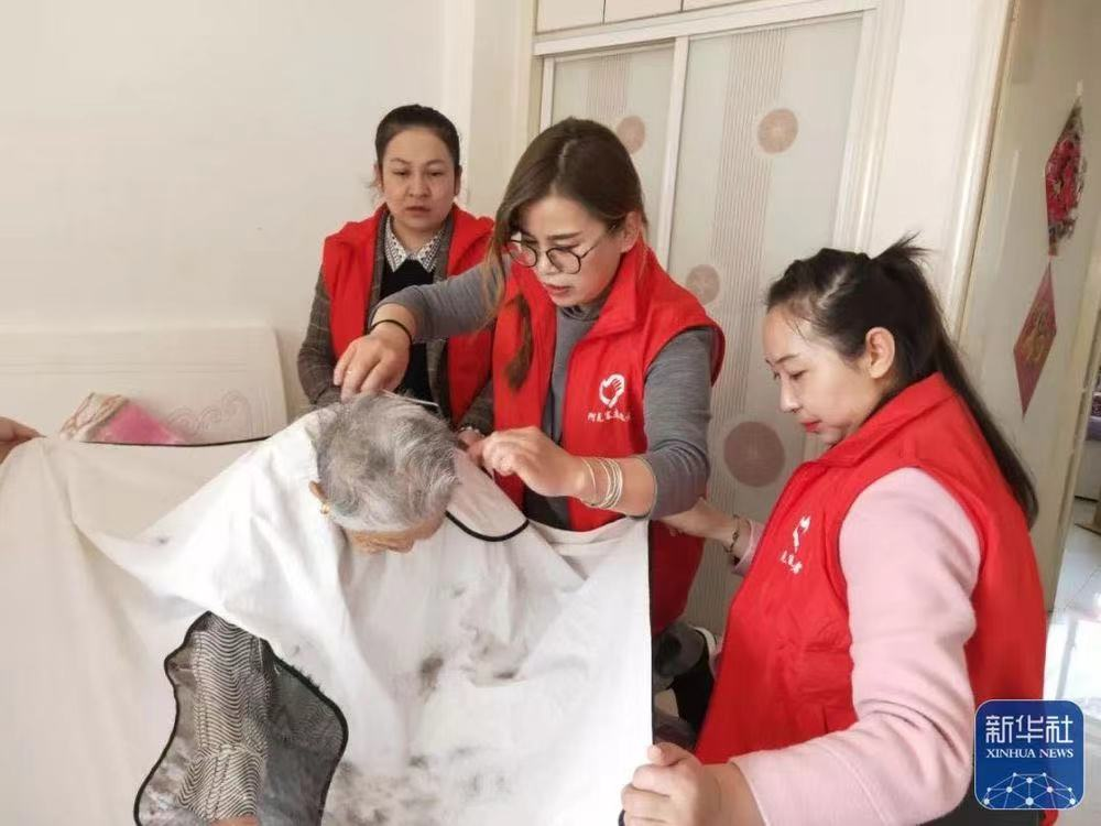 新疆阿克塞：志愿服务让文明实践之花在社区绽放